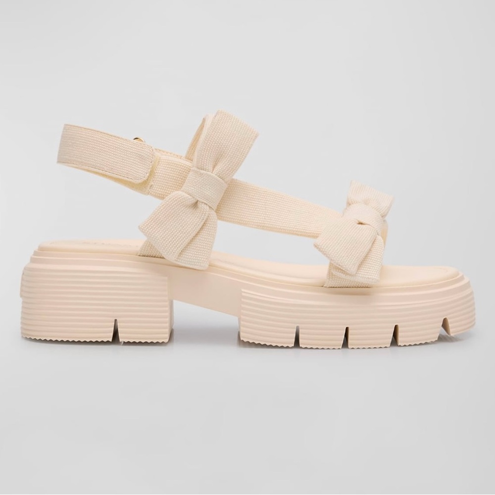 stuart weitzman biege sandals in 8.5